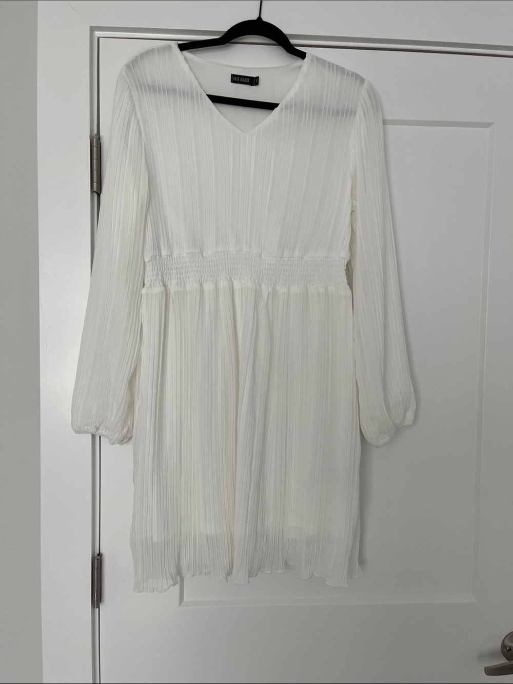 Bates Sisters Boutique Milanese Women's white pleated Long Sleeve Dress small